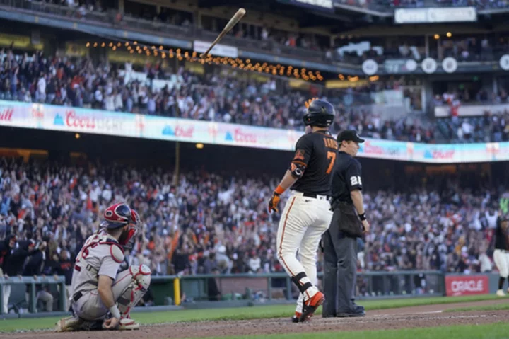 J.D. Davis homers in 9th to give the Giants a 3-2 win over the Red Sox