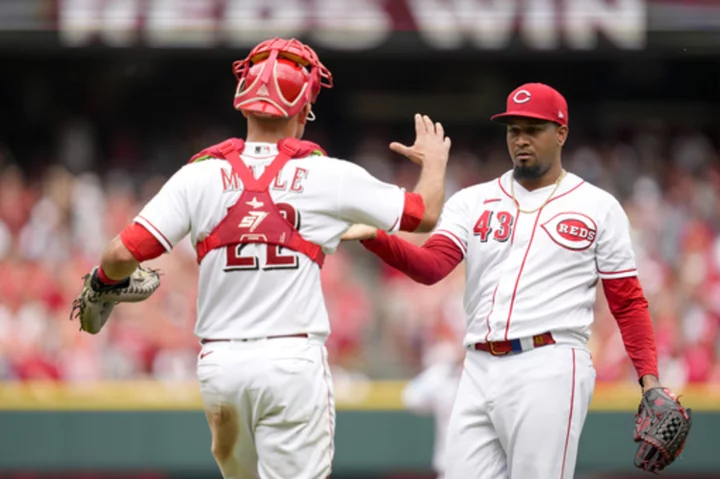 Stephenson's pinch-hit homer in the 8th inning lifts the Reds over the Padres 4-3