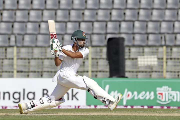 Bangladesh extends its lead to 301 on Day 4 of the 1st cricket test against New Zealand
