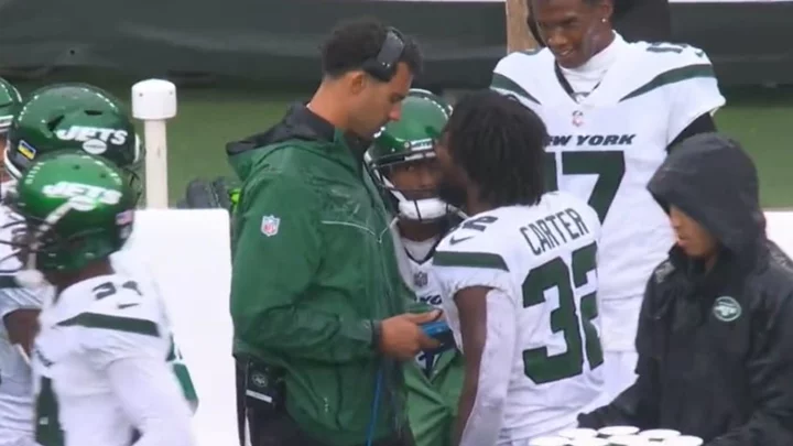 Jets RB Michael Carter Fights With Coach On Sideline