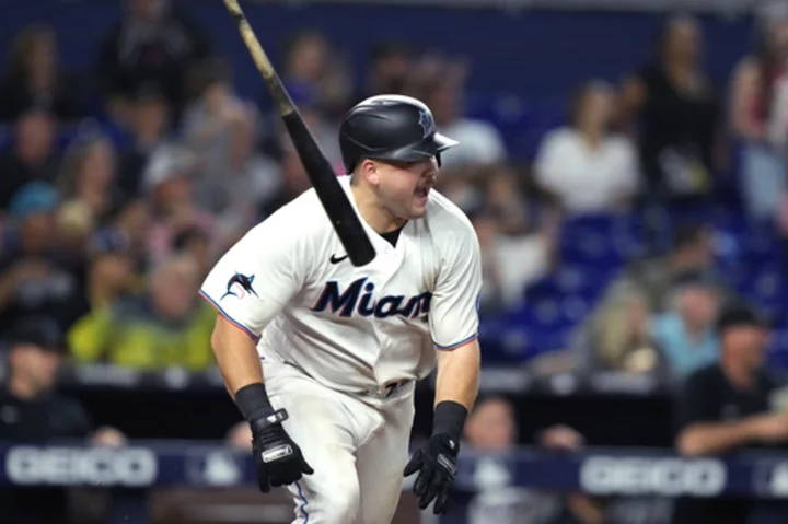 Burger hits game-winning single in 9th, Marlins beat Mets 4-3 after blowing late lead