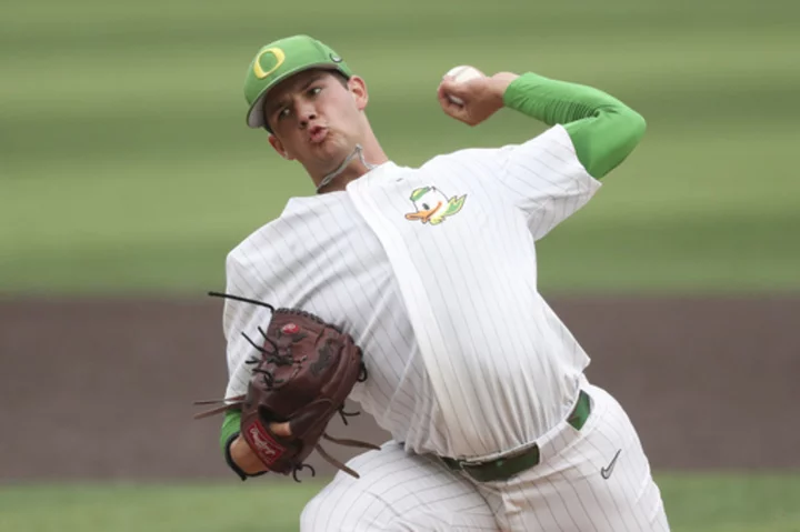 Oregon rallies for 9-8 victory, ends Oral Roberts' 21-game win streak