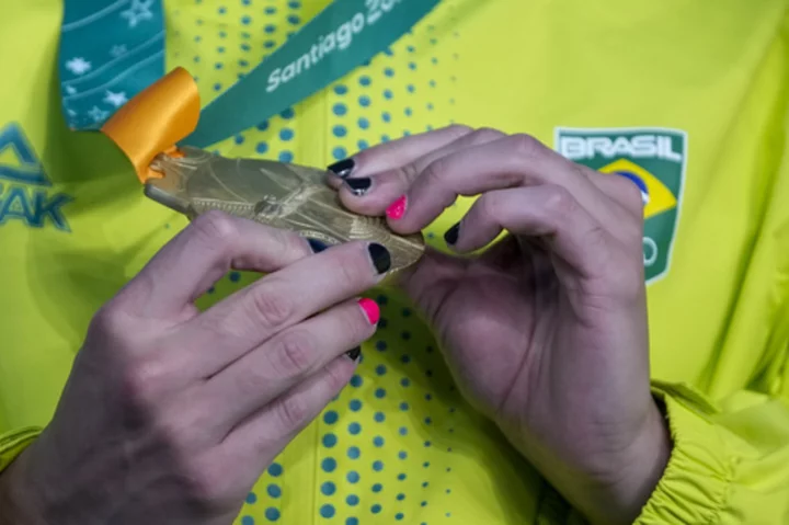 Swimmer Felipe Ribeiro paints nails as reminder of bipolar disorder, wins gold at Pan Am Games