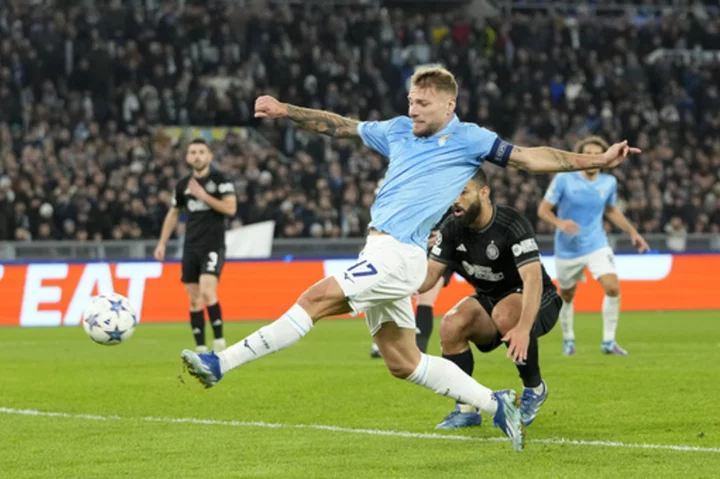 Ciro Immobile scores 2 late goals and Lazio beats Celtic 2-0 to move atop Champions League group