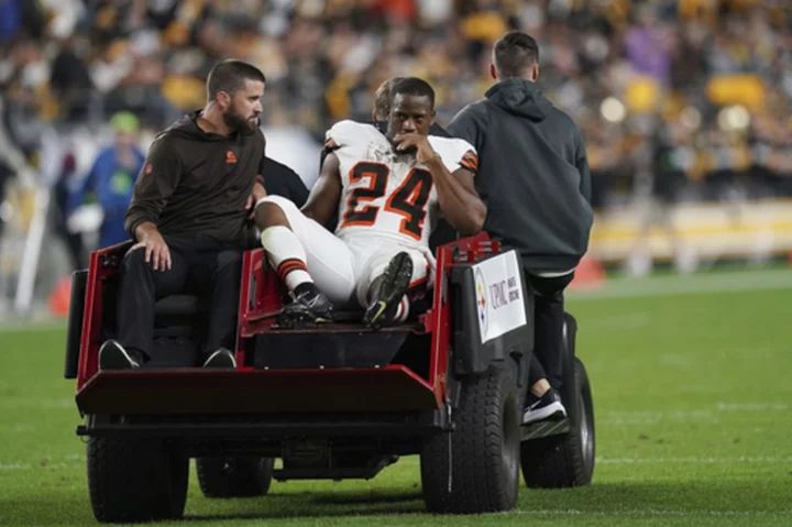 Browns star running back Nick Chubb carted off with left knee injury vs. Steelers