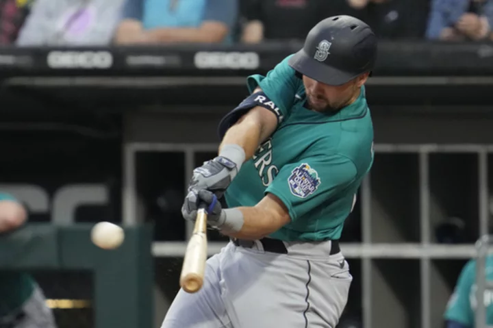 Cal Raleigh stars as Seattle Mariners pound Chicago White Sox 14-2 for 7th straight win