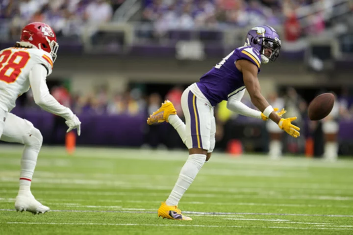 Vikings to put Justin Jefferson on injured reserve for minimum 4-game absence, AP source confirms