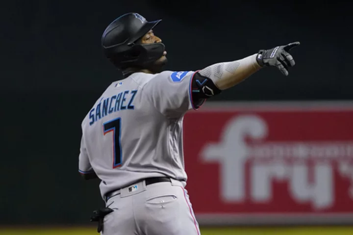 Sánchez stars as Marlins edge Diamondbacks 5-4, improve to MLB-record 12-0 start in 1-run games