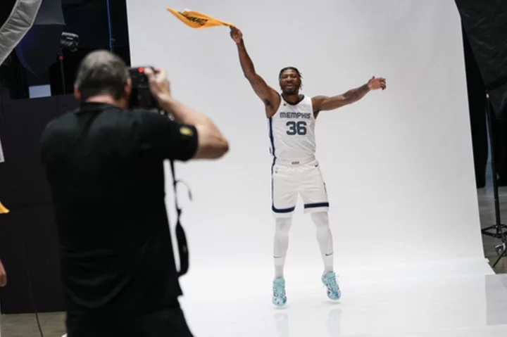 Marcus Smart is marveling at the Grizzlies' defensive mindset. He thinks they can be NBA's best