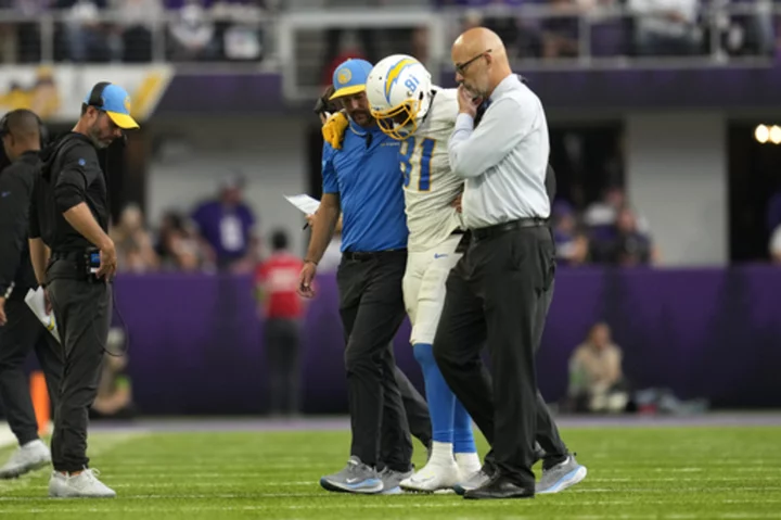 Chargers' Mike Williams tore his left ACL during Sunday's win, MRI reveals, says AP source
