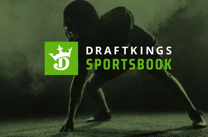 DraftKings + Caesars College Football Promo: Cash in on ANY Game with $450 GUARANTEED Bonus!