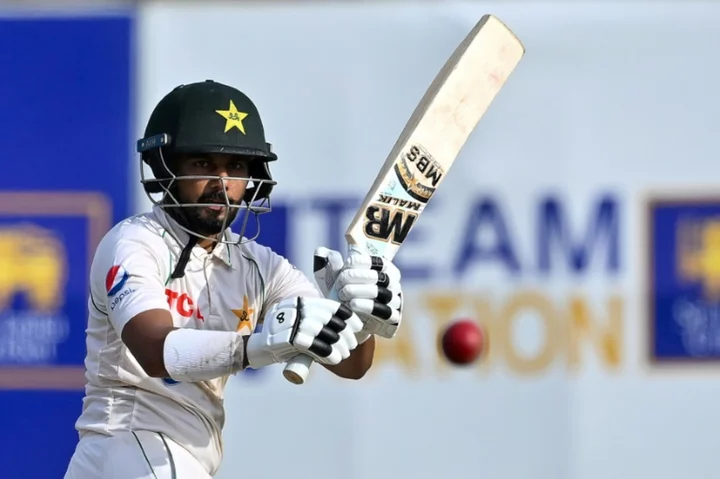 Shakeel, Saud help Pakistan counter Sri Lanka's spin