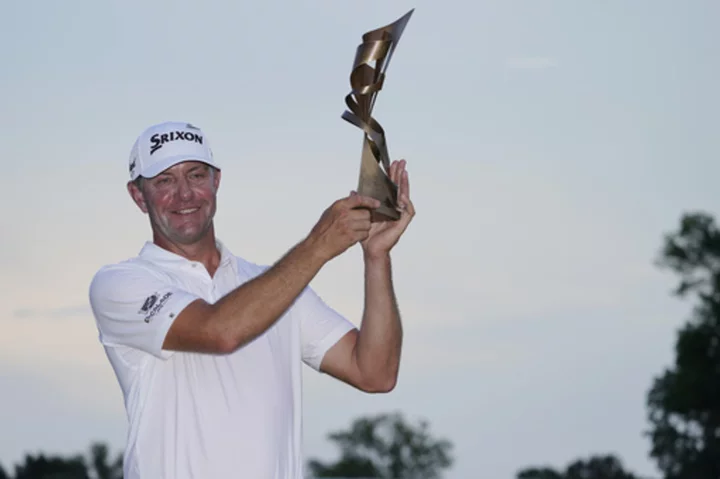 Glover beats Cantlay in playoff in FedEx Cup opener for second straight win
