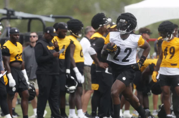 Steelers training camp buzz: Najee Harris called out, Kenny Pickett's leap, no Kwon Alexander handouts