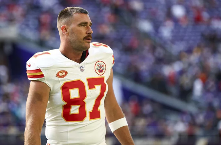 Travis Kelce injury: Chiefs tight end suffers worrying non-contact injury vs. Vikings