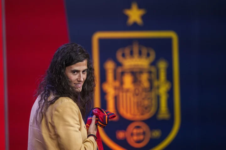 Spain women's coach calls up World Cup-winning players and leaves out Hermoso to 'protect her'