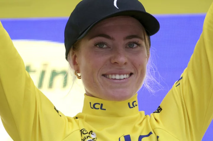 Vollering wins women's Tour de France and teammate Reusser clinches final stage