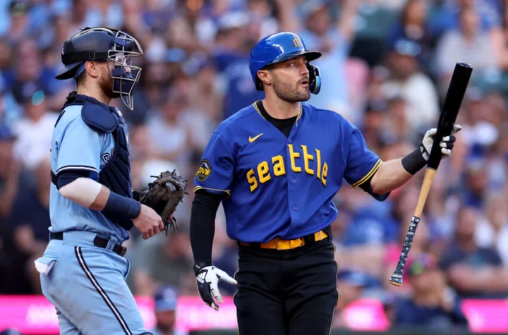 MLB trade grades: SF Giants roll dice on reclamation project from Mariners