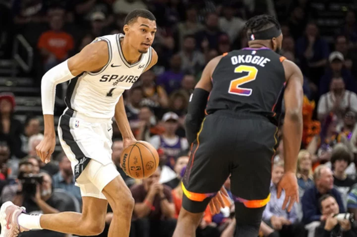 Keldon Johnson's late dunks gives Spurs only lead of game, 115-114 win over Suns