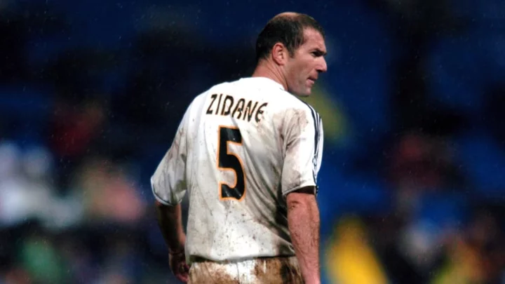 Zinedine Zidane explains to Lionel Messi why he wore number 5 for Real Madrid