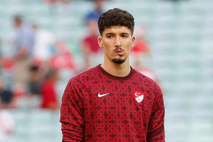 Man Utd sign Turkey keeper Bayindir, loan Reguilon from Spurs