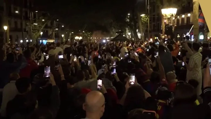 Barcelona accidentally recreate classic meme during title winning celebrations