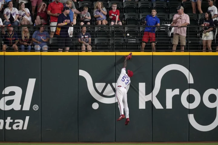 Rangers All-Star Garcia leaves after coming down hard trying to rob Astros of homer
