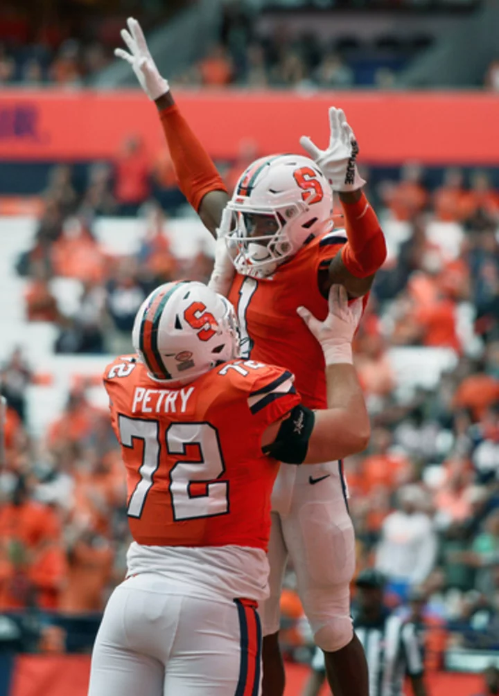 LeQuint Allen runs for 3 first-half touchdowns and Syracuse routs Western Michigan 48-7