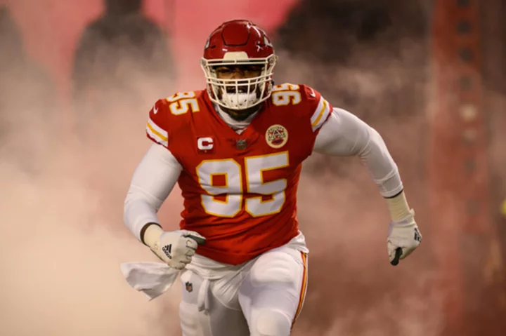 Chiefs sign All-Pro defensive tackle Chris Jones to new 1-year deal to end his holdout