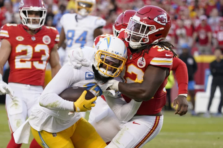 Chiefs linebacker Nick Bolton has surgery on fractured wrist in Los Angeles