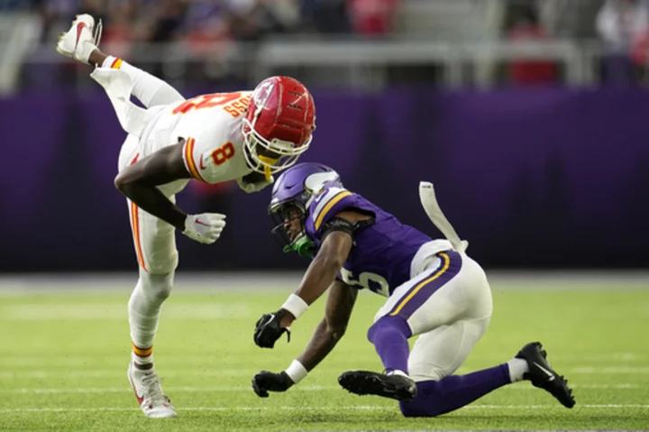 Chiefs WR Ross charged with misdemeanor domestic battery and criminal damage