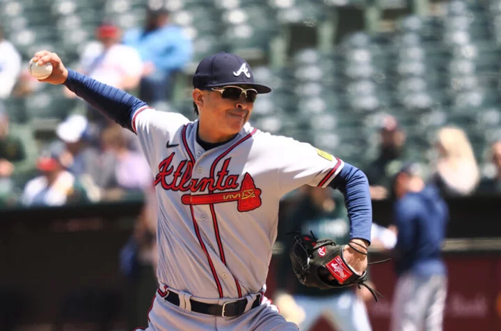 Braves relief ace Jesse Chavez carried off field with scary knee injury