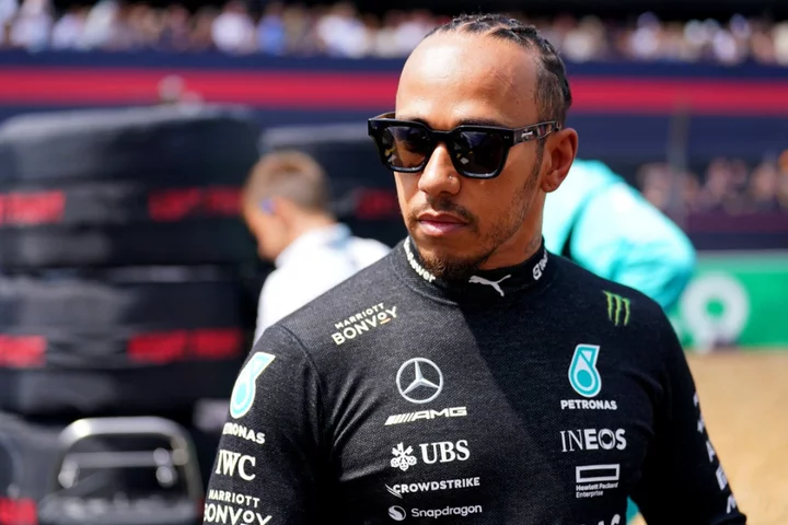 Lewis Hamilton commits to Mercedes until 2025