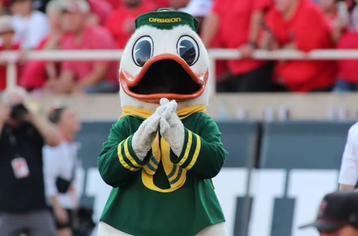 Oregon mascot trolls Deion Sanders, steals Coach Prime’s signature look