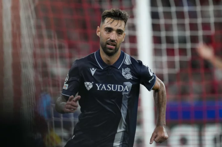 Brais Méndez scores in 3rd straight Champions League game to lead Real Sociedad past Benfica