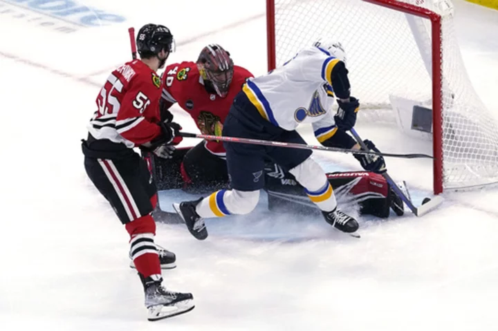 Neighbours scores twice, Blues rebound from blowout loss to beat Blackhawks 4-2