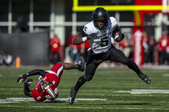 Katin Houser, Maliq Carr hook up late to rally Spartans past Hoosiers 24-21