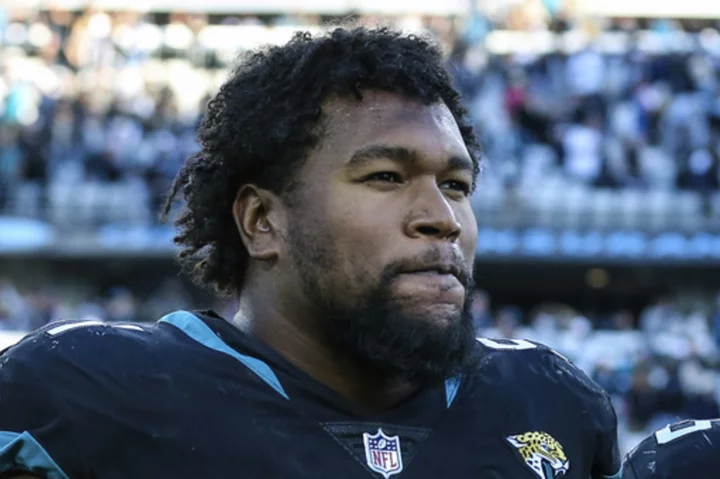Veteran edge rusher Dawuane Smoot re-signs with the Jaguars on a 1-year, $2.25M deal