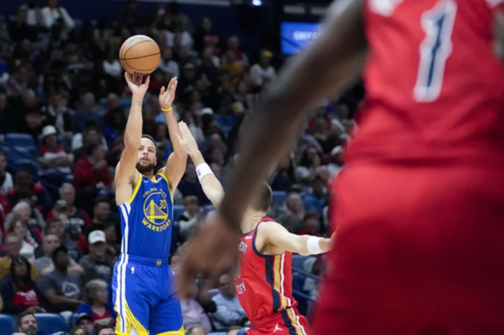 Curry hits 7 3-pointers, scores 42, as the Warriors roll past the Pelicans 130-102.