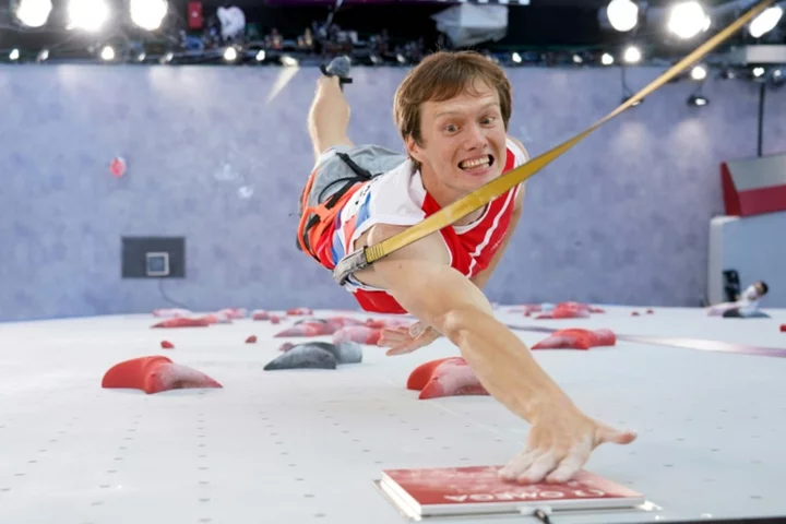 Climbing opts to allow Russians and Belarusians to compete