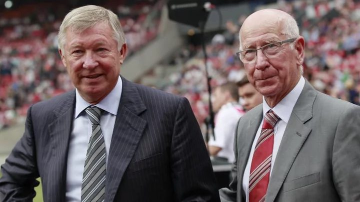 Sir Alex Ferguson pens emotional tribute to Sir Bobby Charlton ahead of Manchester derby