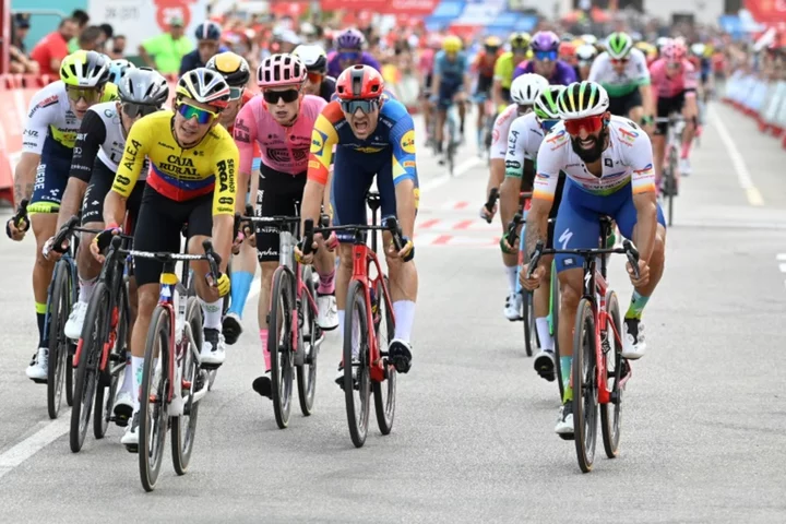 Soupe snatches Vuelta stage seven win, Martinez still leads