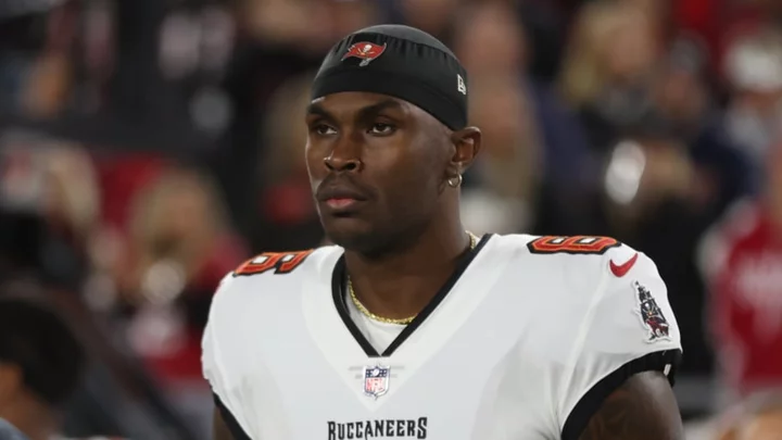 Eagles sign Julio Jones out of nowhere and fans are pumped