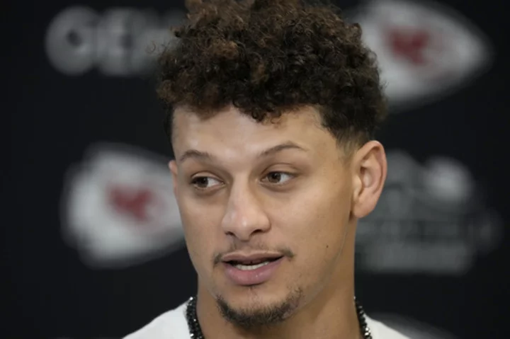 Chiefs add Patrick Mahomes to injury report with flu-like symptoms, but he'll play against Broncos