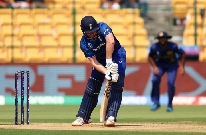 Cricket-England win toss and choose to bat against Sri Lanka