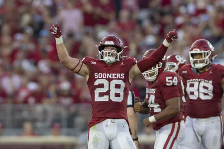 Oklahoma reaches midpoint of final Big 12 season with top coach and players in AP vote