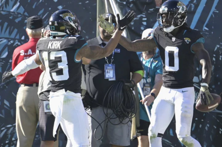 Jaguars bounce back from embarrassing loss with 34-14 drubbing of AFC South rival Titans