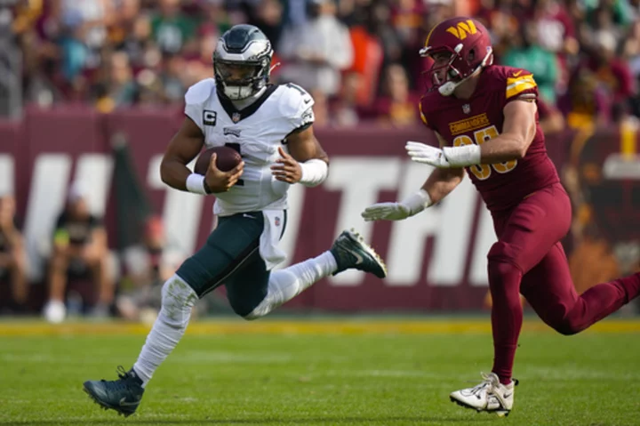 Jalen Hurts and his injured left knee raise concern even with the Eagles at 7-1
