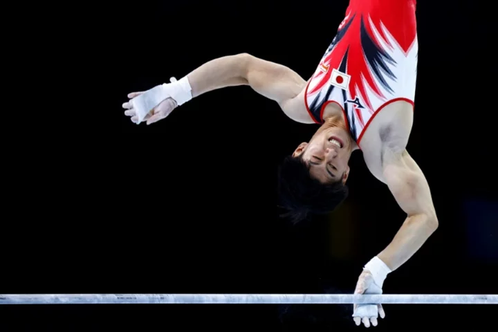 Hashimoto nails team gymnastics world title for Japan