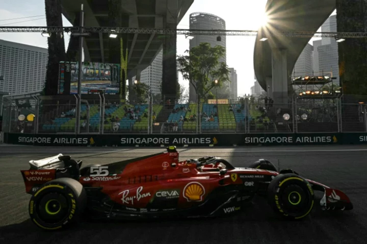Sainz fastest ahead of Singapore GP qualifying, Verstappen fourth